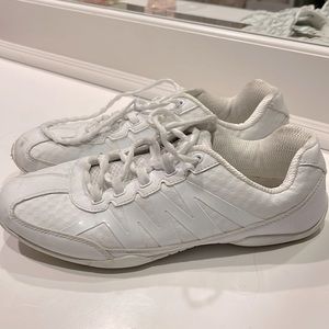 CHEER SHOES brand: chassé